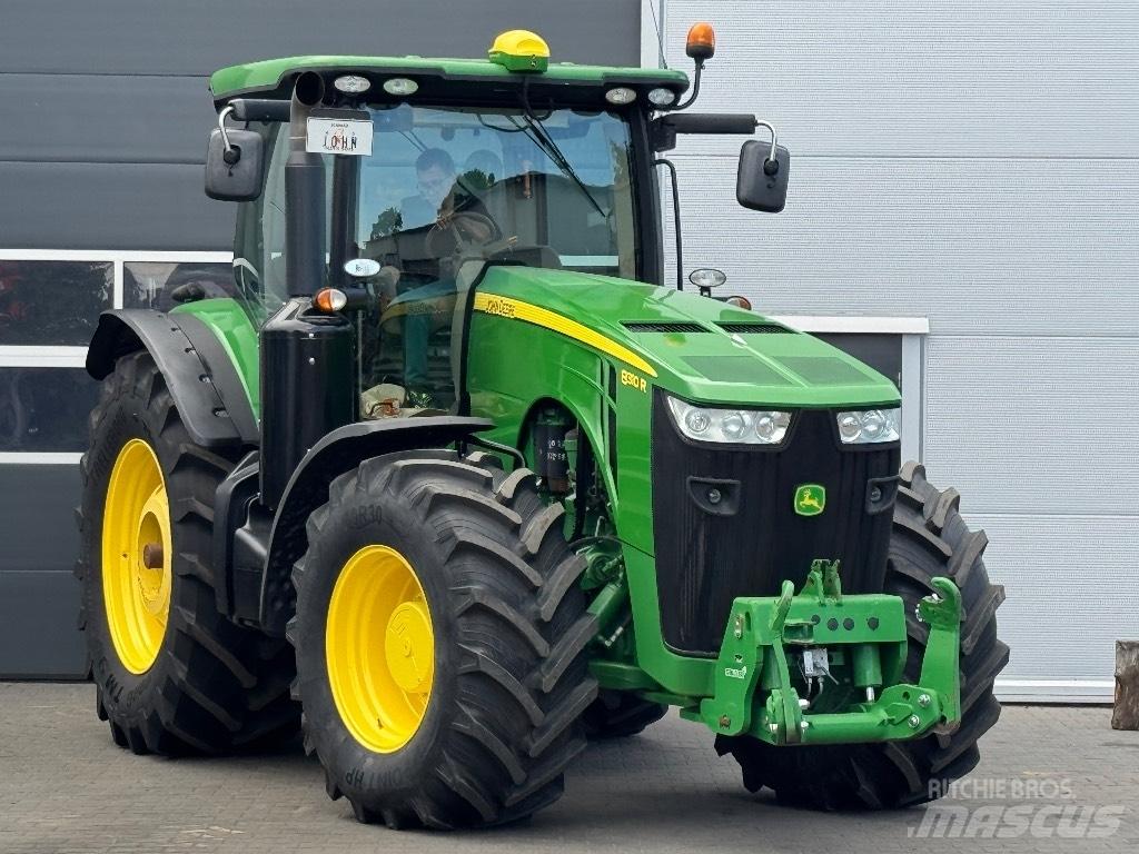 John Deere 8310 R Traktoriai