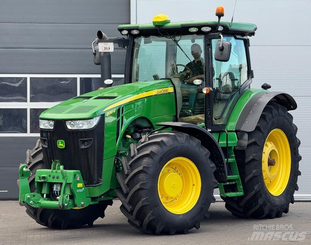 John Deere 8310 R Traktoriai