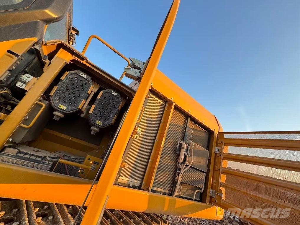 CAT 352 Vikšriniai ekskavatoriai