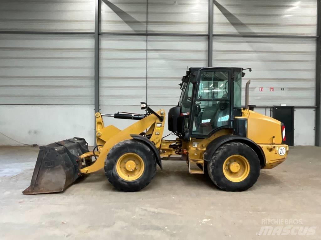 CAT 908 M Naudoti ratiniai krautuvai