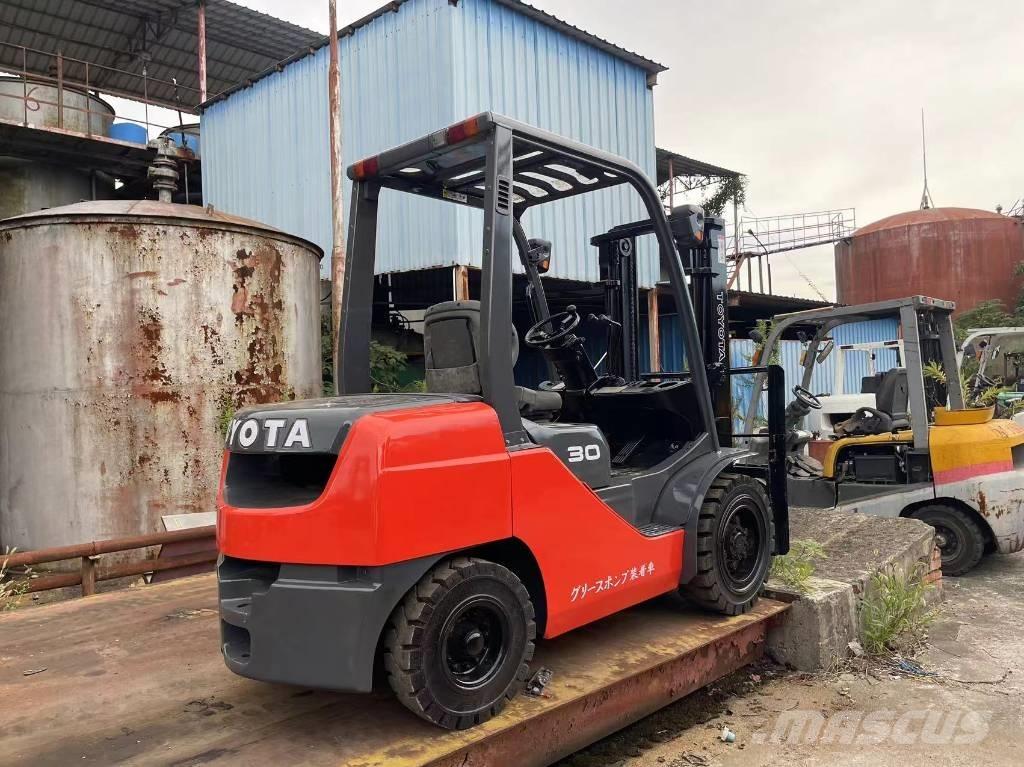 Toyota FD 30 Dyzeliniai krautuvai