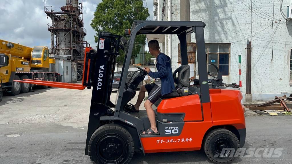 Toyota FD 30 Dyzeliniai krautuvai