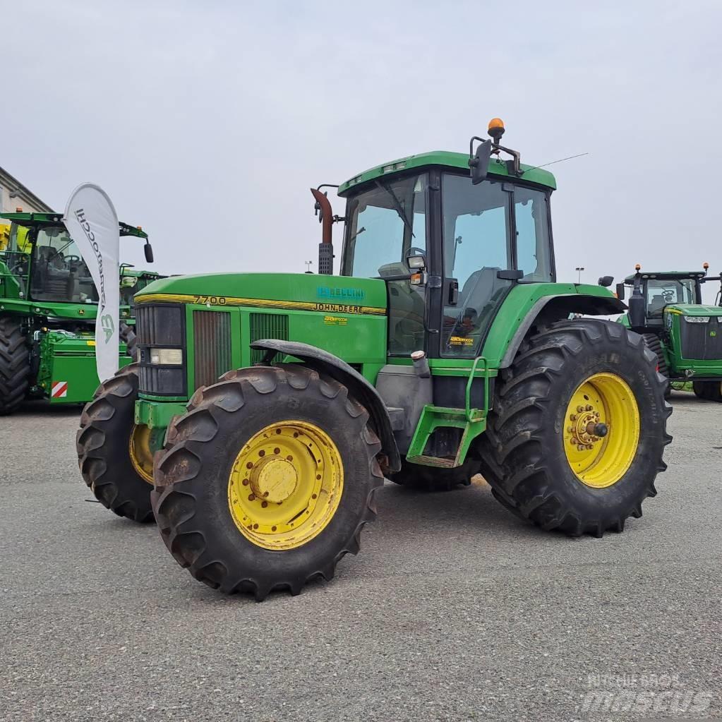 John Deere 7700 Traktoriai