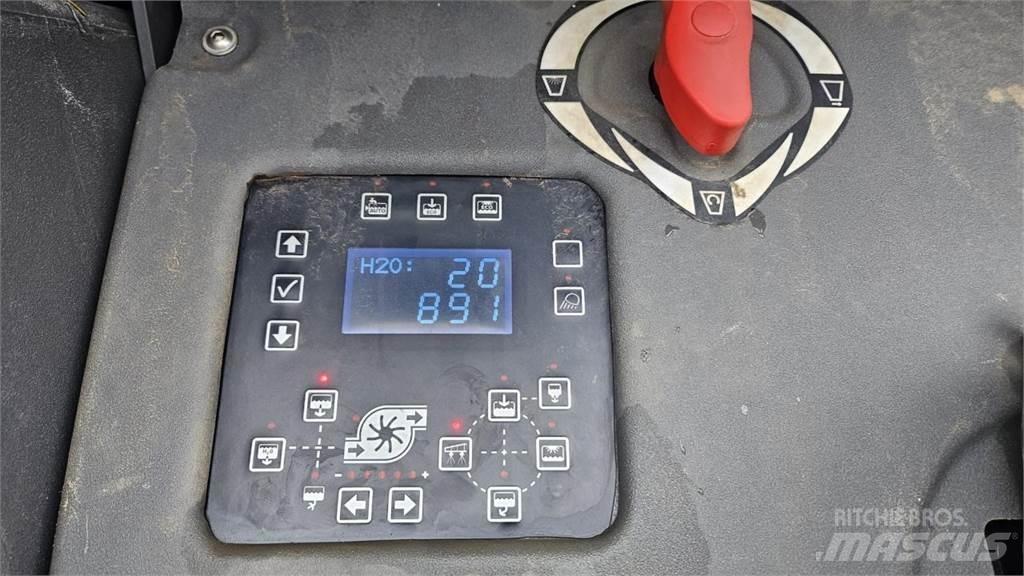 Fendt Rogator 355 Prikabinami purkštuvai