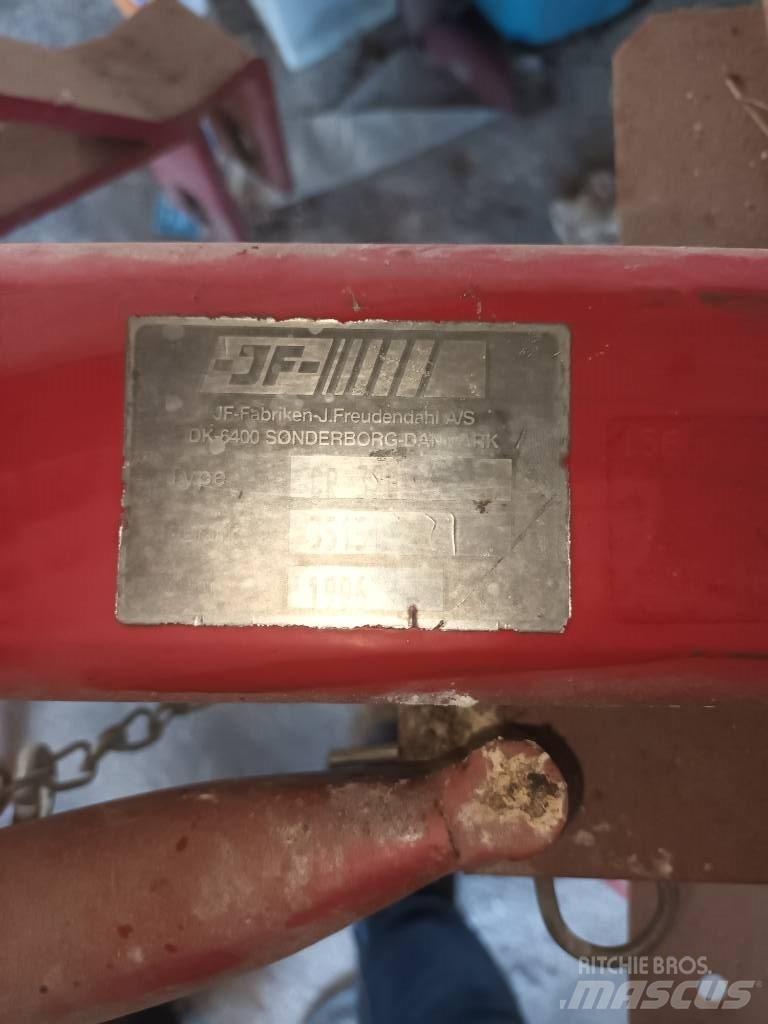 JF CR 320 Šieno grėbliai ir vartytuvai