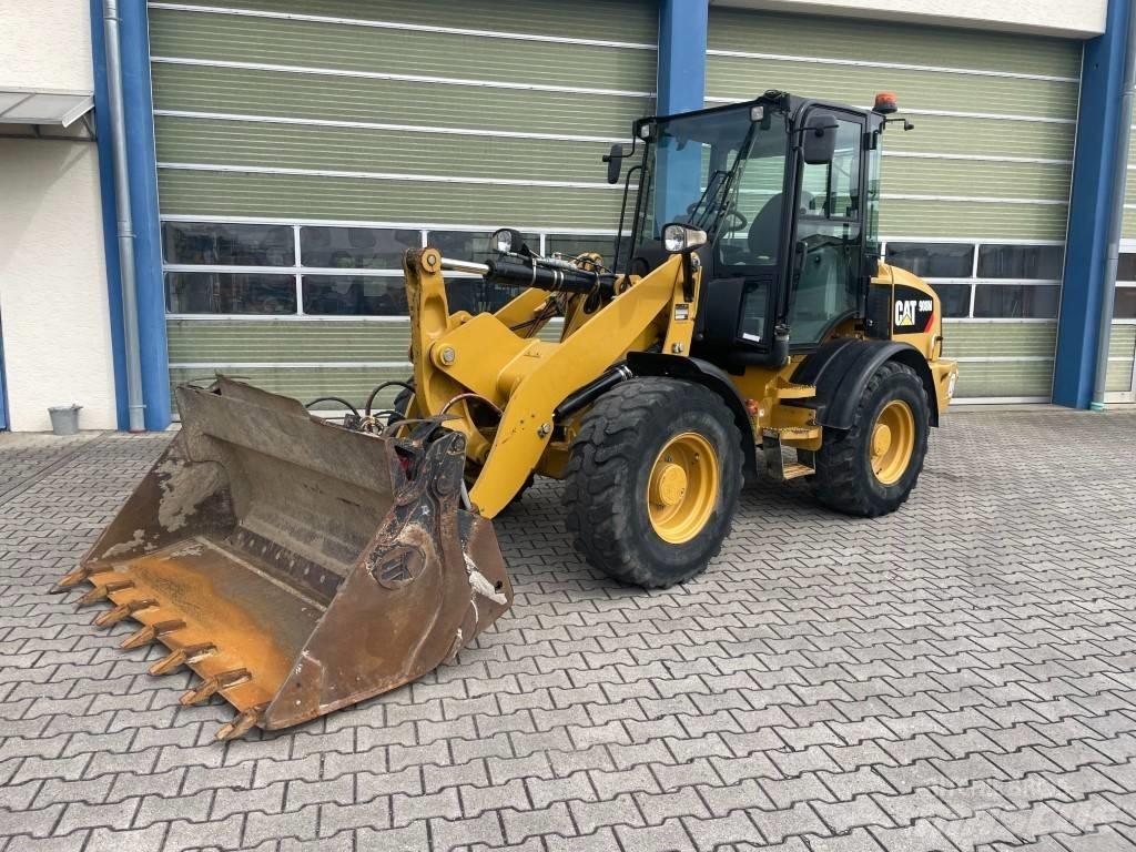 CAT 908 M Naudoti ratiniai krautuvai