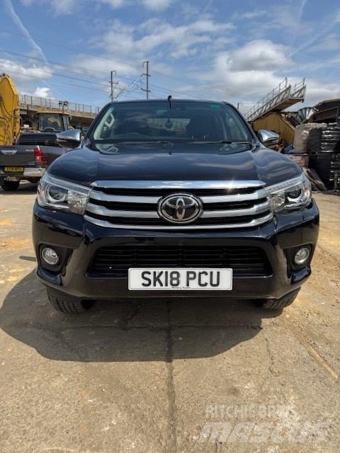 Toyota Hilux Pikapai / Bortiniai sunkvežimiai