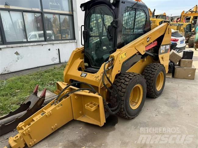 CAT 246 D Krautuvai su šoniniu pasukimu