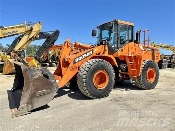 Doosan DL300 Naudoti ratiniai krautuvai