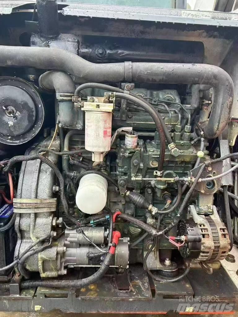 Bobcat S 300 Krautuvai su šoniniu pasukimu