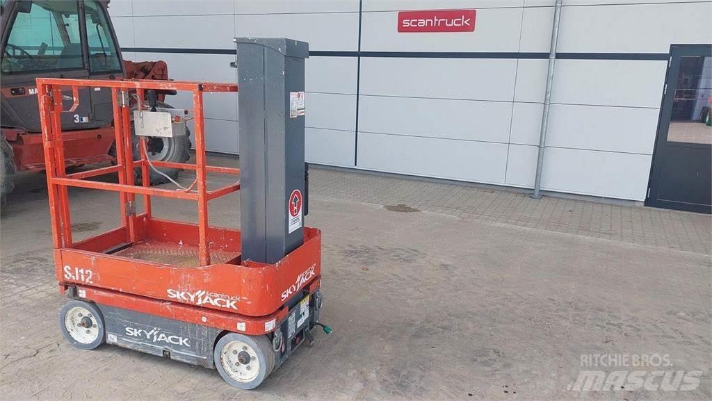 SkyJack SJ12 Vertikalūs stiebiniai keltuvai