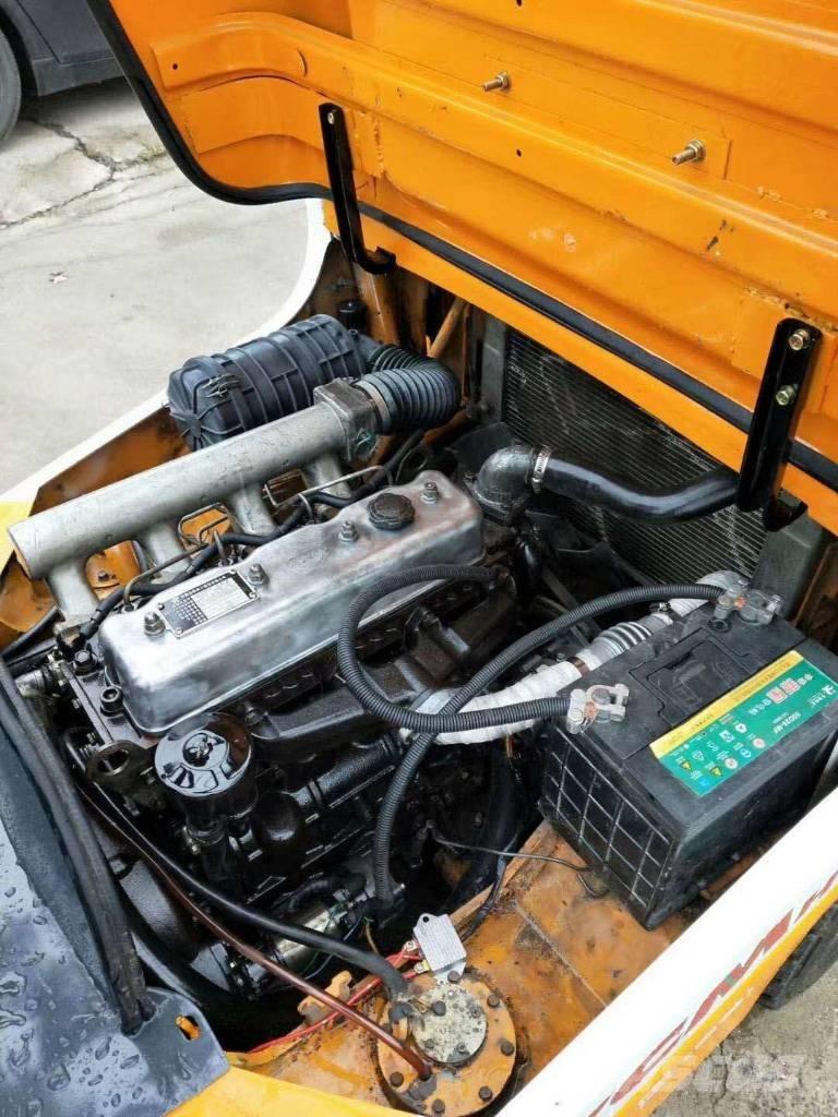 TCM FD 30 Dyzeliniai krautuvai