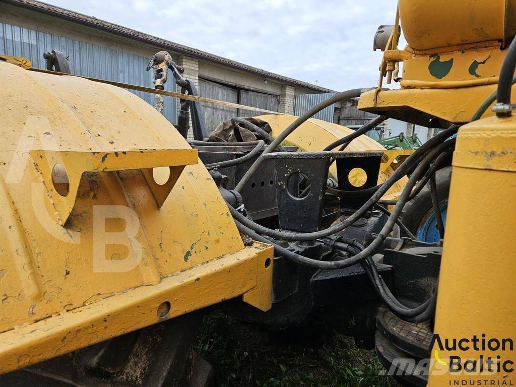  Kirovec K-701 Traktoriai