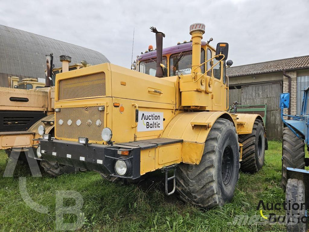  Kirovec K-701 Traktoriai