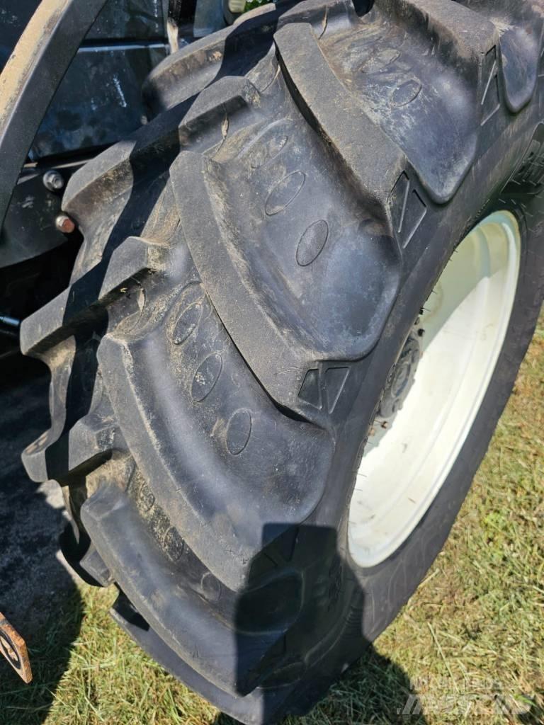 New Holland TM 140 Traktoriai
