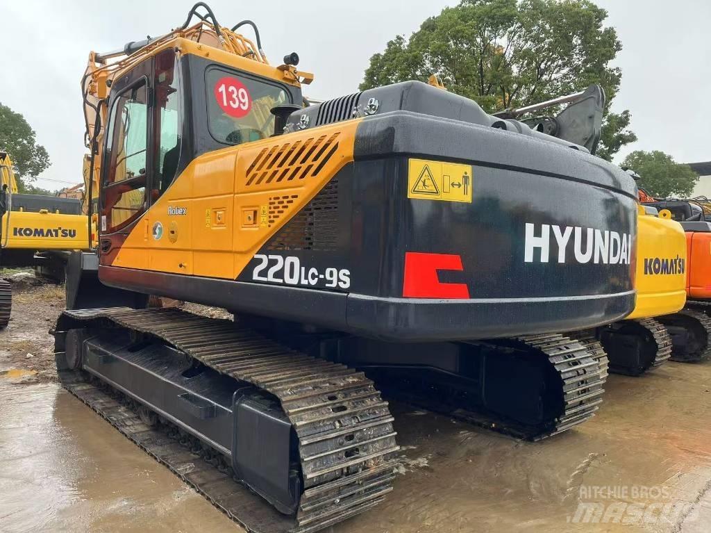 Hyundai R220LC-9S Ratiniai ekskavatoriai
