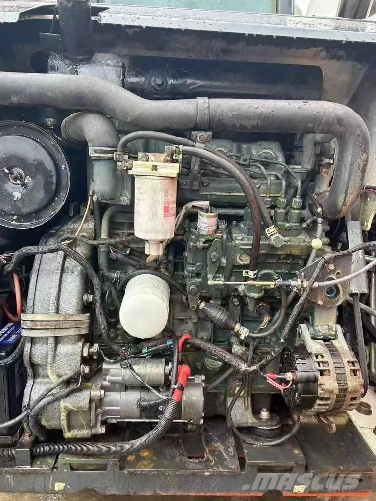 Bobcat S 300 Krautuvai su šoniniu pasukimu
