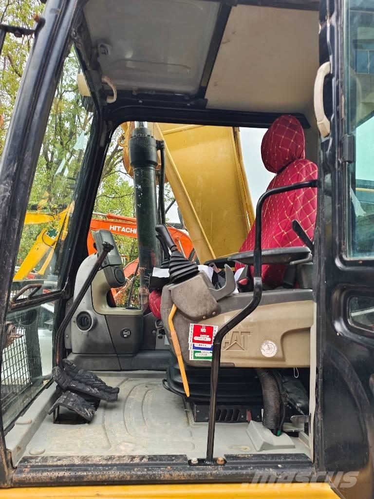 CAT 320 D2 Vikšriniai ekskavatoriai
