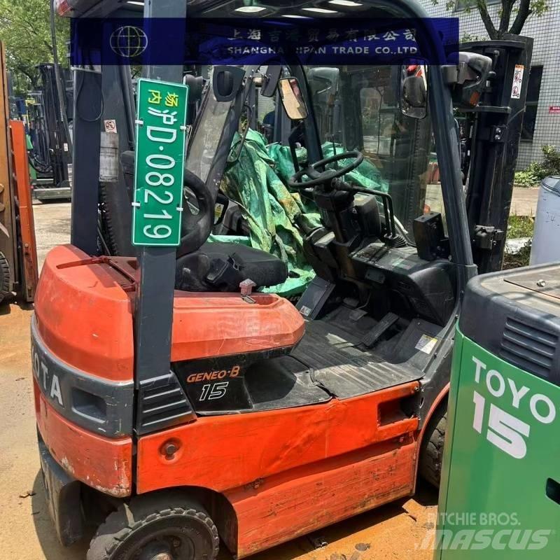 Toyota 15 Elektriniai šakiniai krautuvai