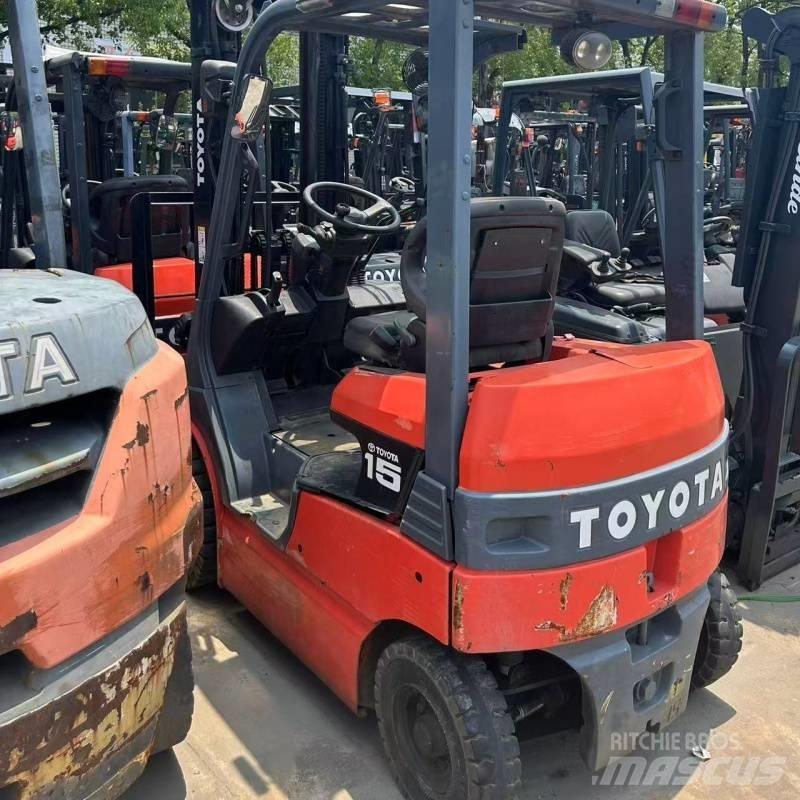 Toyota 15 Elektriniai šakiniai krautuvai