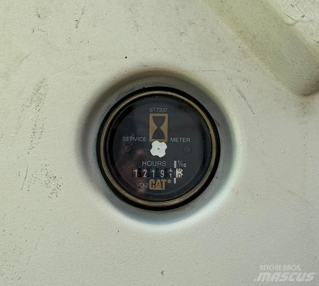 CAT 325 LN Vikšriniai ekskavatoriai