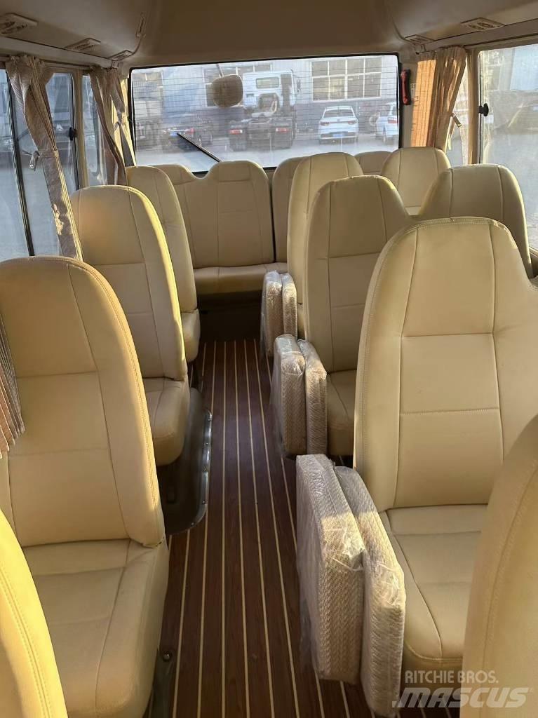 Toyota Coaster Tarpmiestiniai autobusai