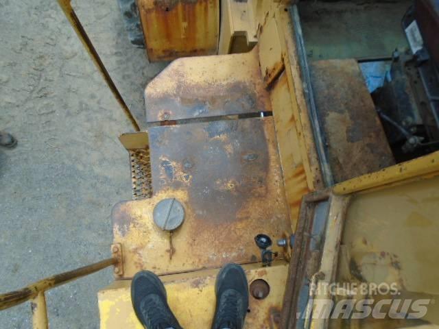 Clark 125 B Naudoti ratiniai krautuvai