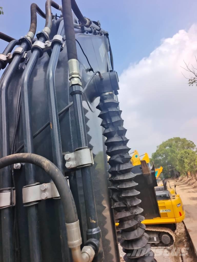 Hyundai HX 220 Vikšriniai ekskavatoriai