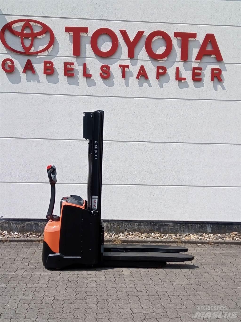 Toyota SWE120L Rankiniai vėžimėliai