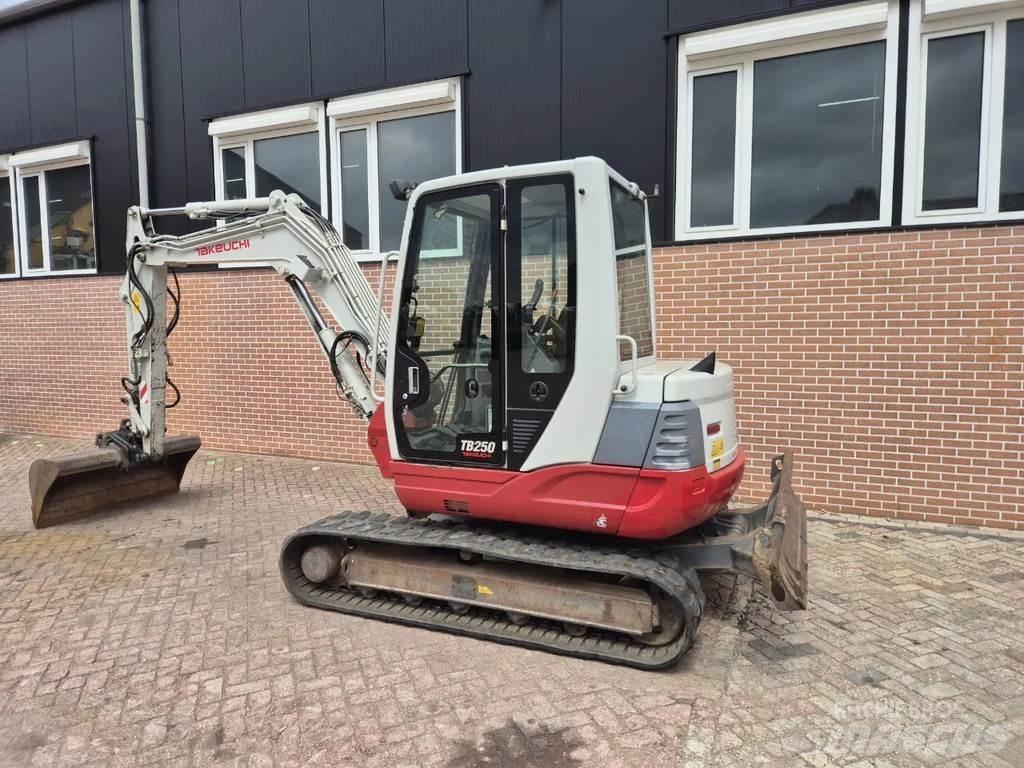 Takeuchi TB250 Mini ekskavatoriai < 7 t