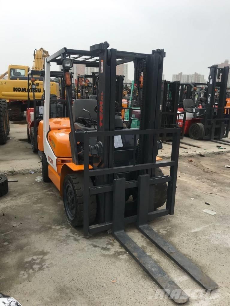 TCM FD 30 Dyzeliniai krautuvai