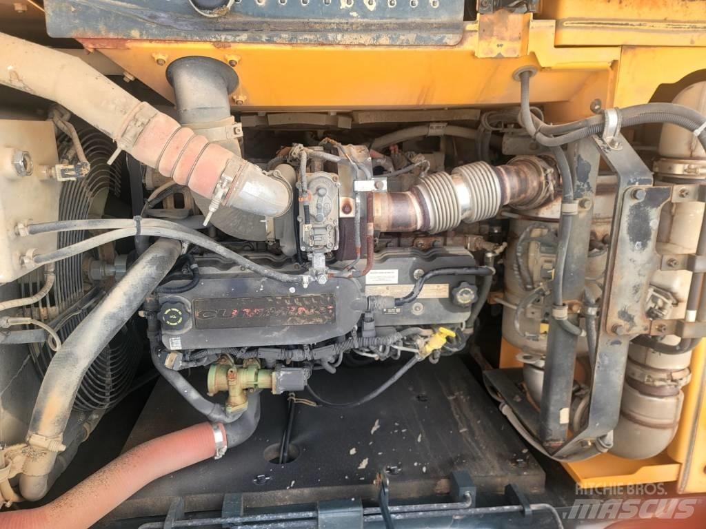Hyundai HX 220 Vikšriniai ekskavatoriai