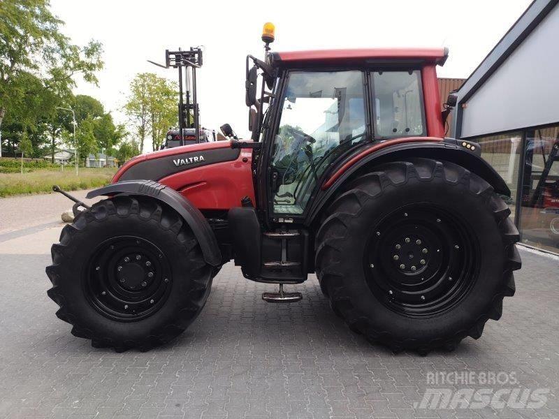 Valtra N 141 Traktoriai