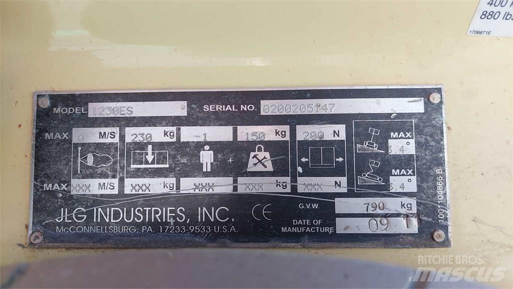 JLG 1230ES Kiti keltuvai ir platformos