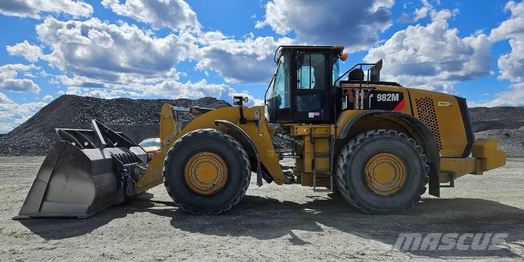 CAT 982 M Naudoti ratiniai krautuvai
