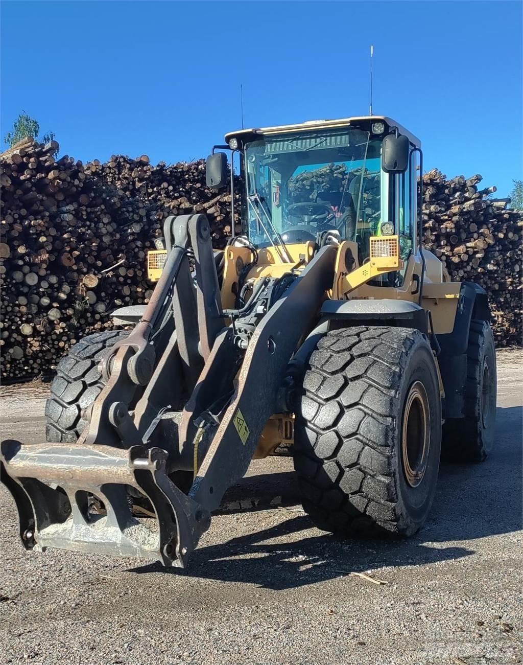 Volvo L110G Naudoti ratiniai krautuvai