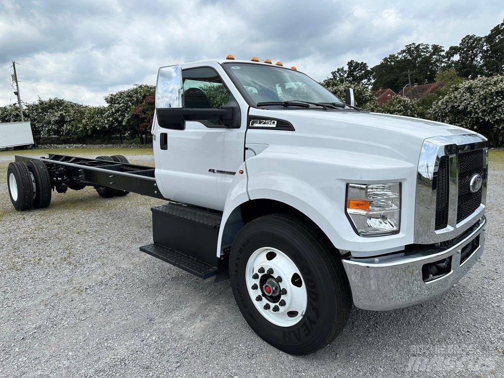 Ford F-750 Važiuoklė su kabina
