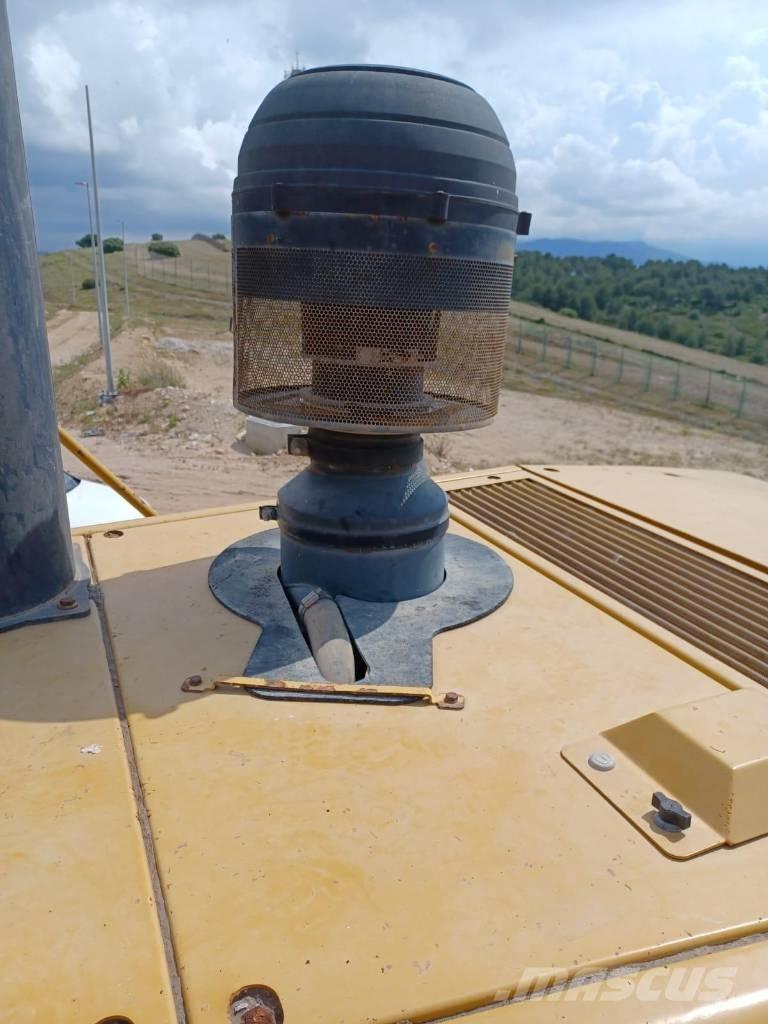 CAT 836 H Atliekų presai