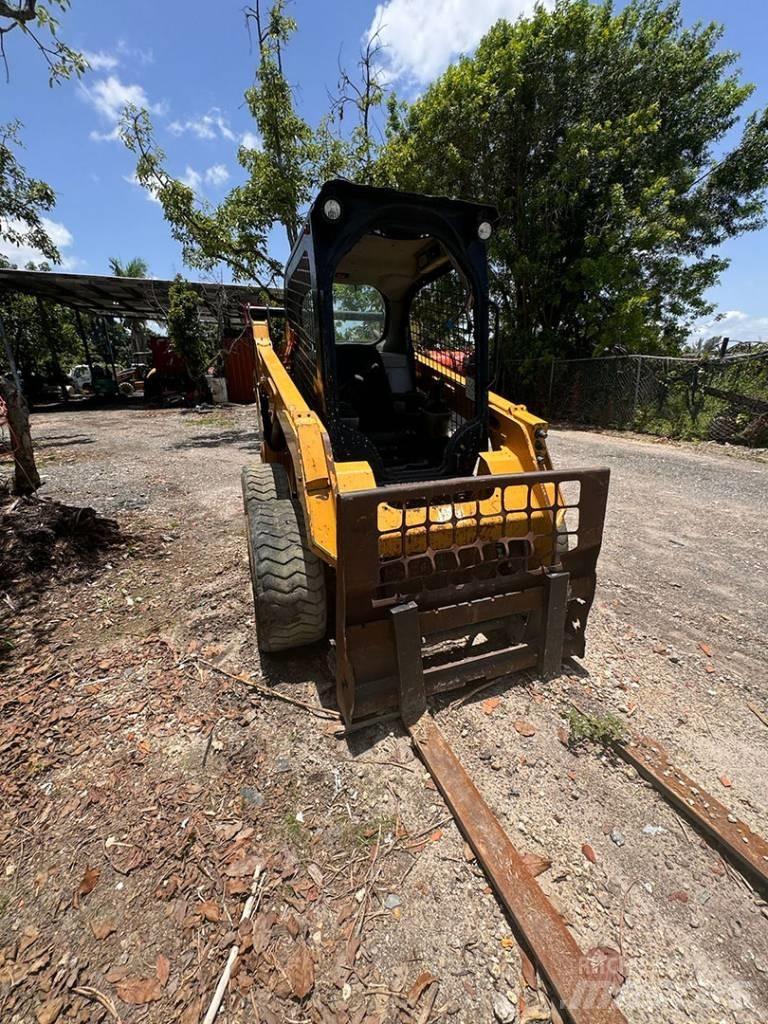 CAT 242 D Krautuvai su šoniniu pasukimu
