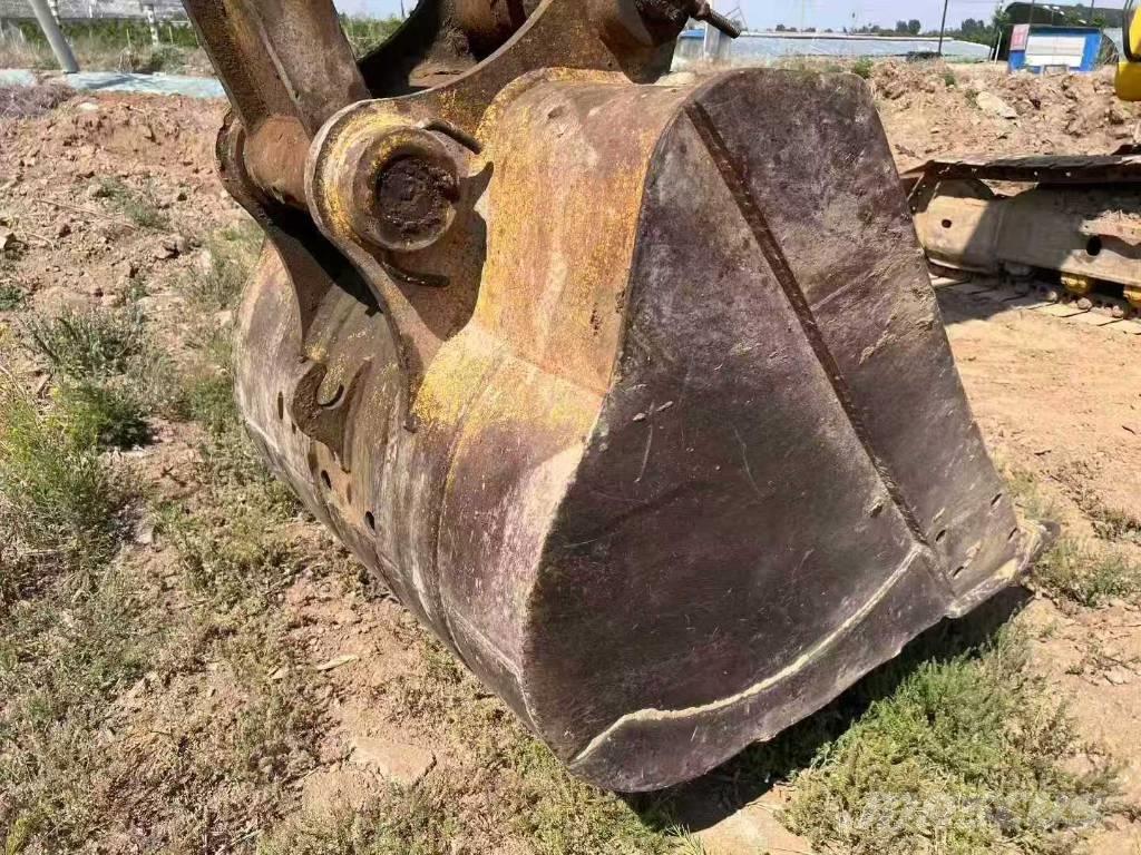 Komatsu PC 220-8MO Vikšriniai ekskavatoriai