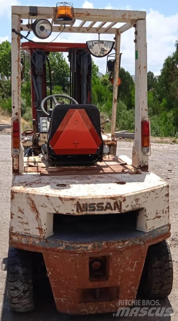 Nissan EH02A20U Dyzeliniai krautuvai
