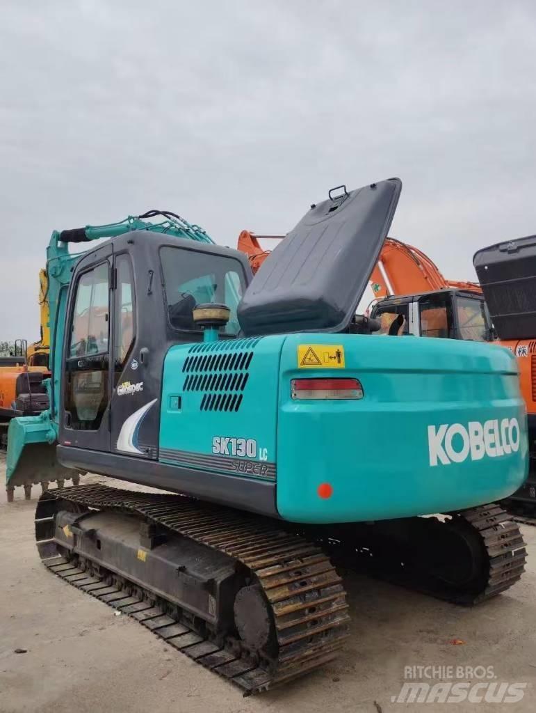 Kobelco 130 Vikšriniai ekskavatoriai