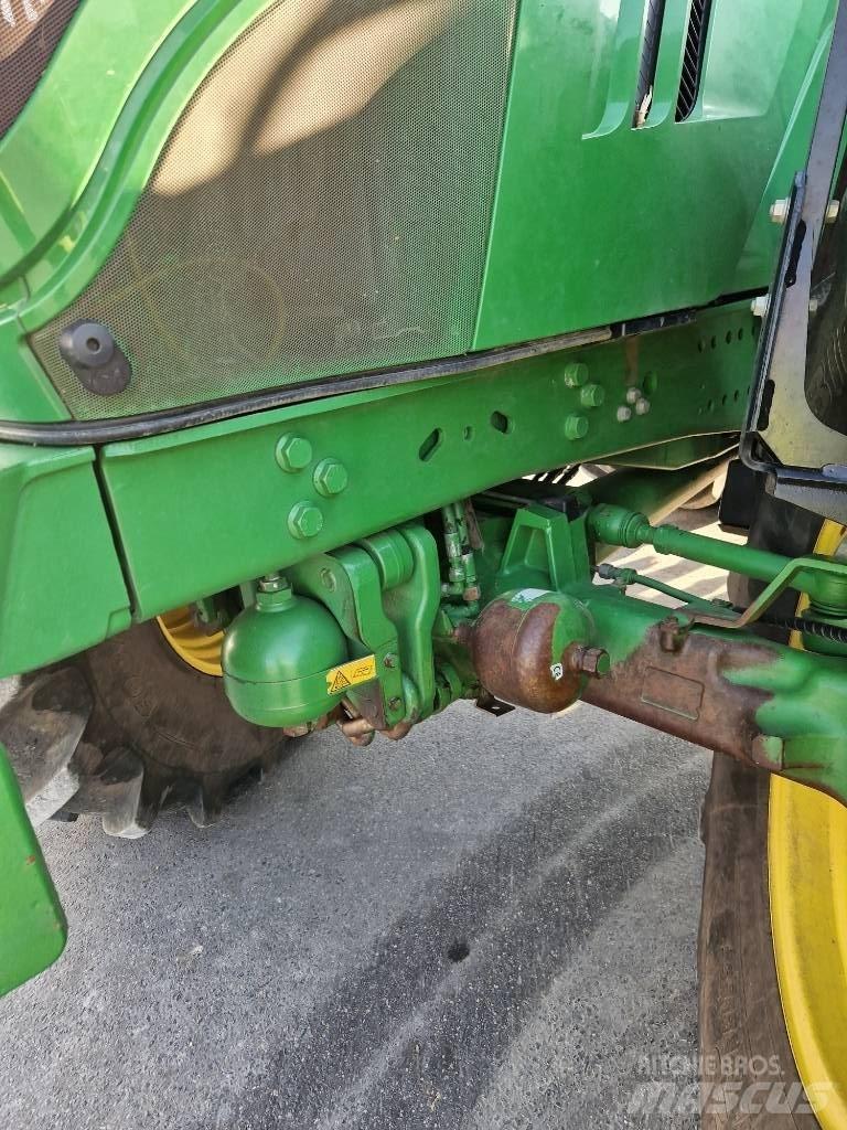 John Deere 6215 R Traktoriai