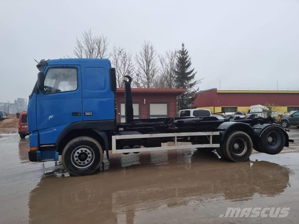 Volvo FH 12 Sunkvežimiai su keliamuoju kabliu