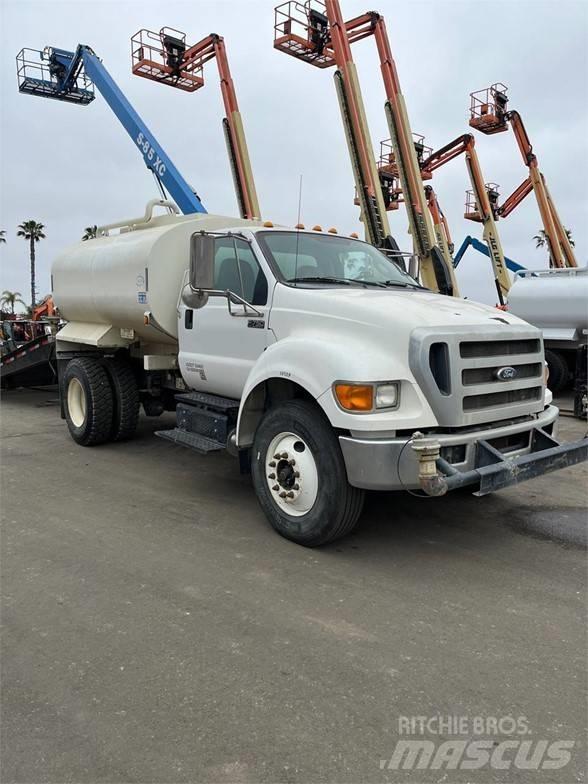 Ford F750 Automobilinės cisternos