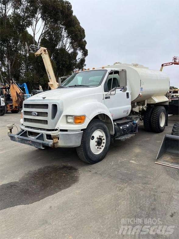 Ford F750 Automobilinės cisternos