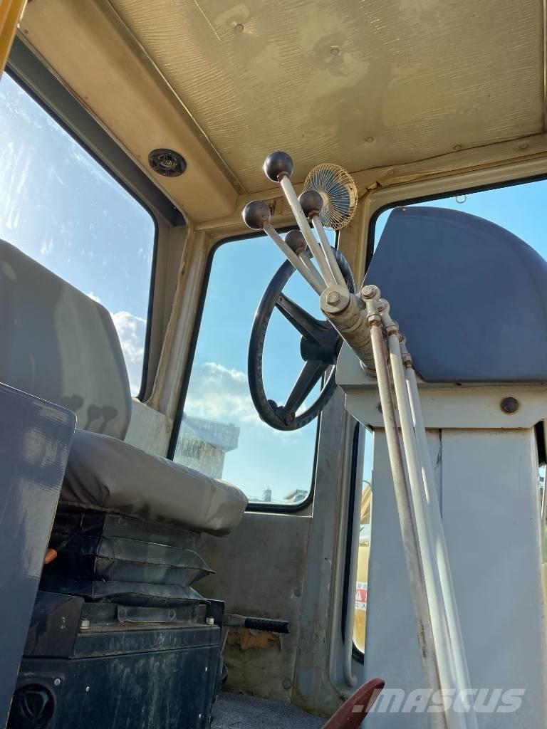 CAT 140 H Greideriai