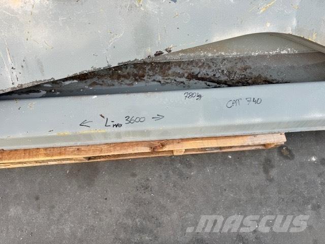CAT 740 TAILGATE Karjeriniai savivarčiai