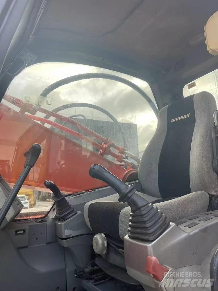 Doosan DX300LC-9C Vikšriniai ekskavatoriai