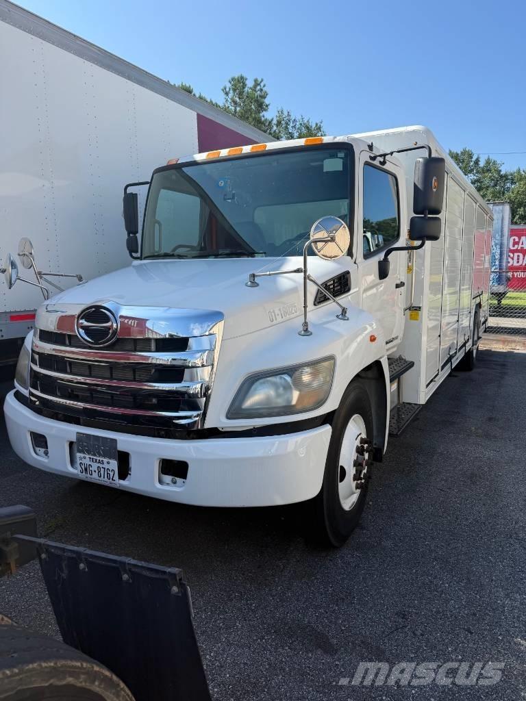 Hino 338 Gėrimų tiekimo sunkvežimiai